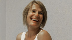 bearbFR Portrait lachend.jpg